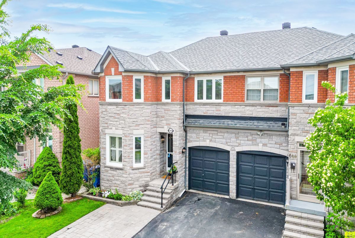 646 Walpole Crescent property exterior