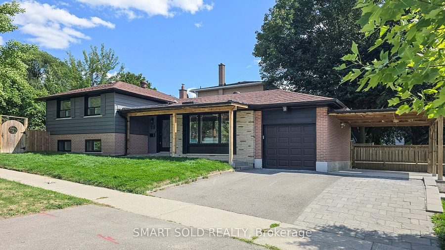 38 Cresthaven Drive property exterior