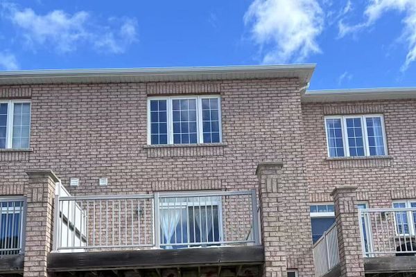 160 Yorkland St property exterior