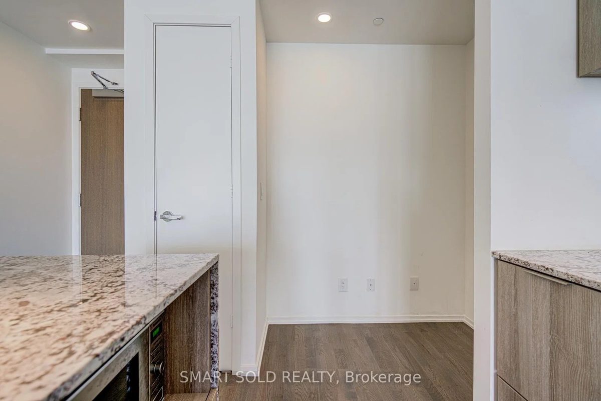 1 Bloor St E #1406 property photo